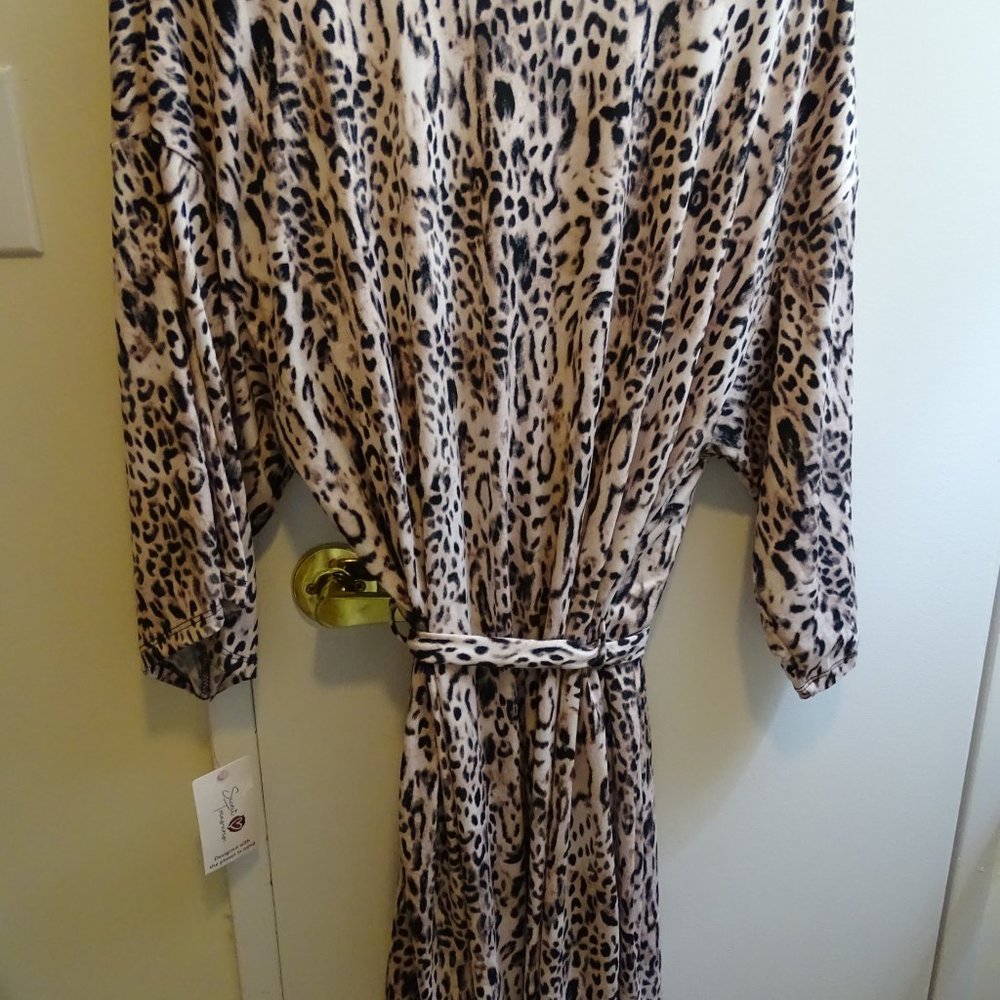 Secret Treasure Leopard Robe L-XL NWOT - Picture 2 of 6